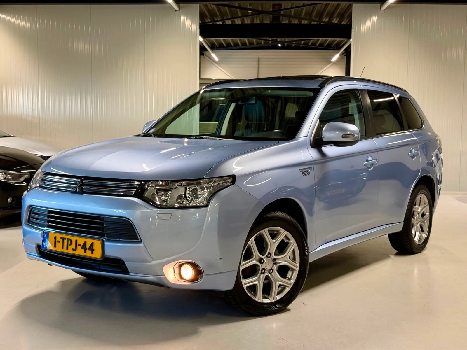 Mitsubishi Outlander (2014) — foto 1