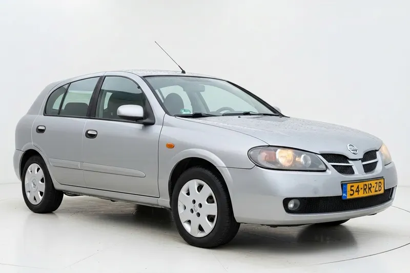 Nissan Almera (2005)