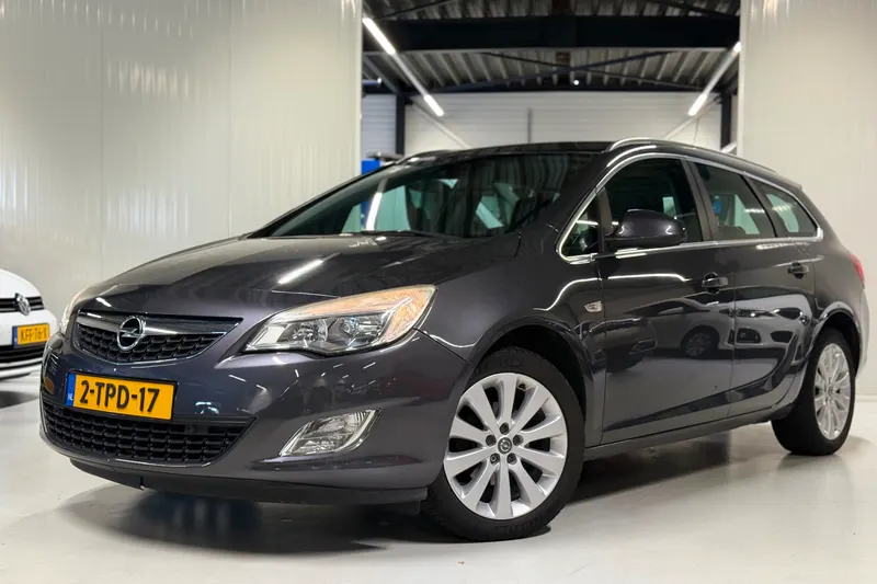 Opel Astra Sports Tourer (2012)
