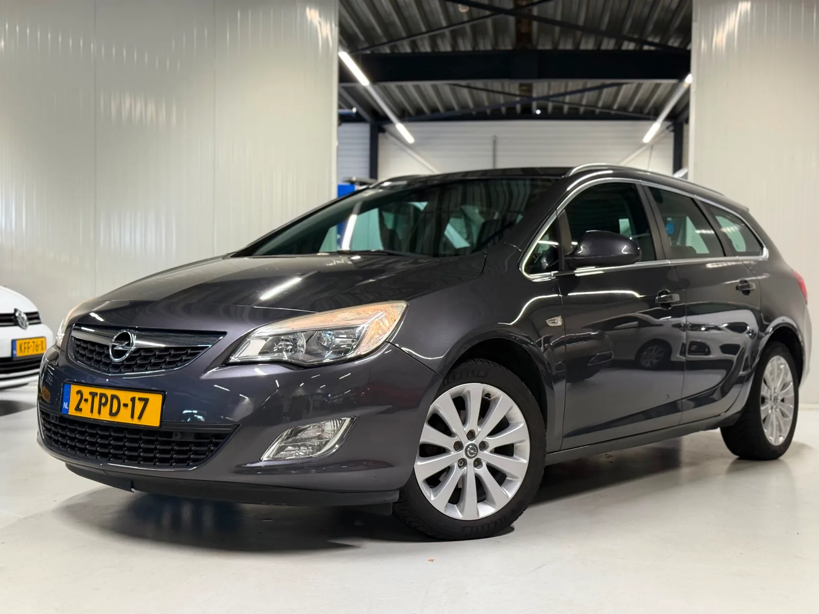 Opel Astra Sports Tourer (2012) — foto 1