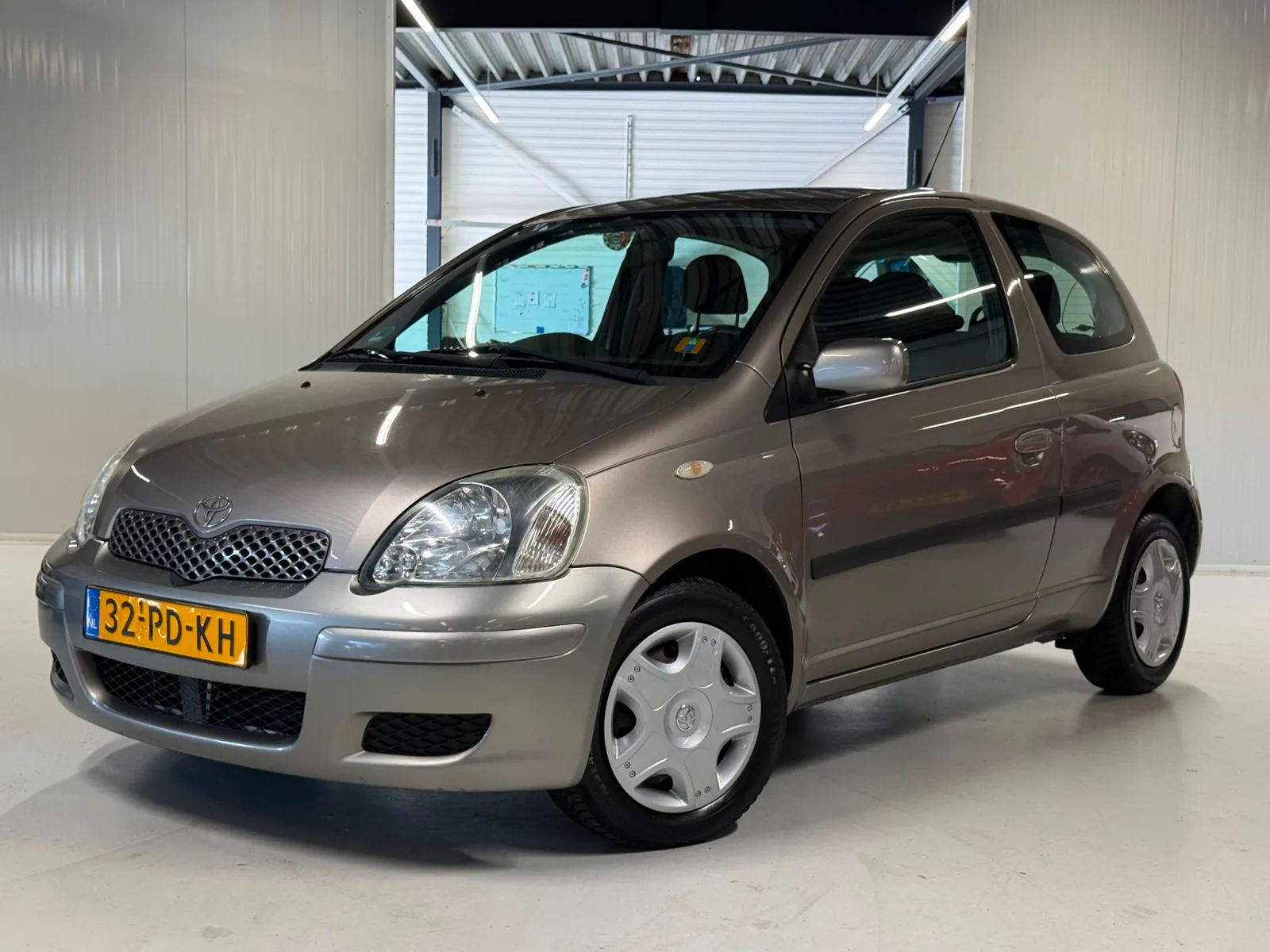 Toyota Yaris (2004) — foto 1