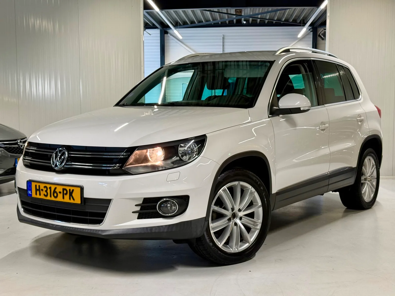 Volkswagen Tiguan (2012) — foto 1