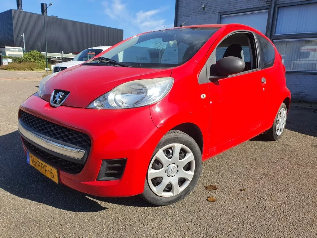Peugeot 107 (2011) — foto 1