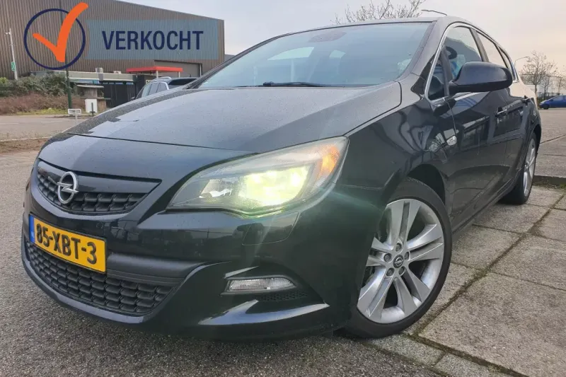 Opel Astra (2012)