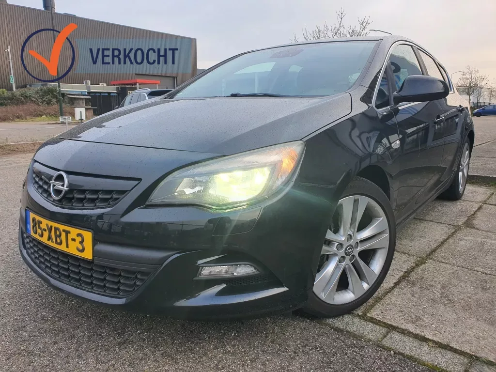 Opel Astra (2012) — foto 1