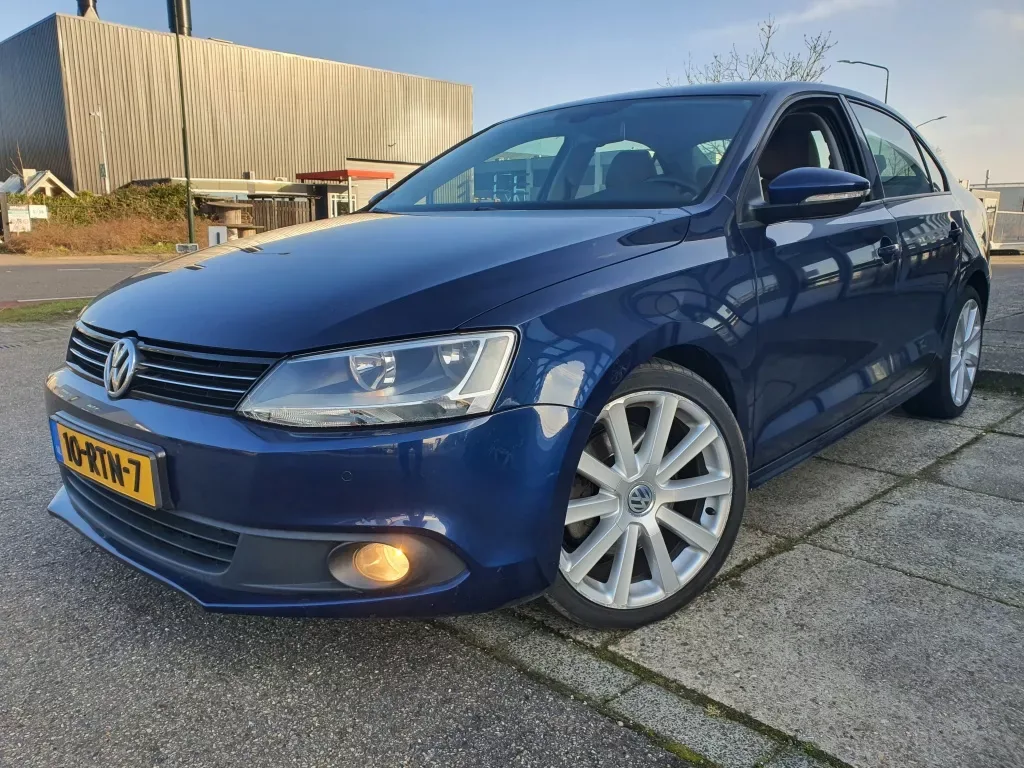 Volkswagen Jetta (2011) — foto 1