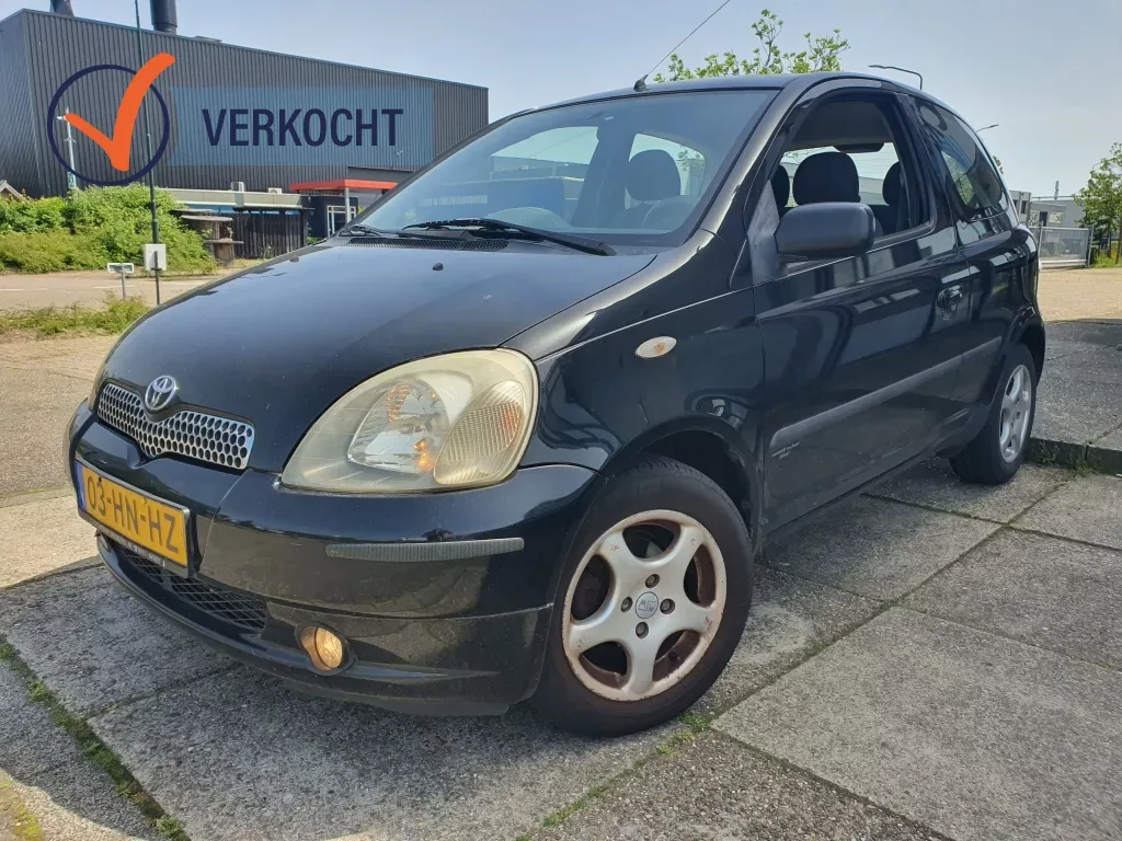 Toyota Yaris (2001) — foto 1
