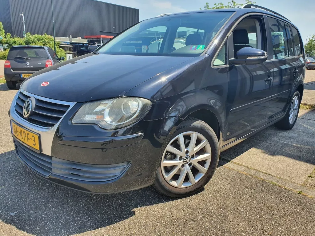 Volkswagen Touran (2010) — foto 1