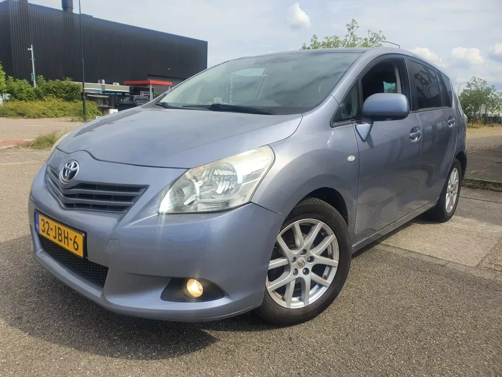 Toyota Verso (2009) — foto 1