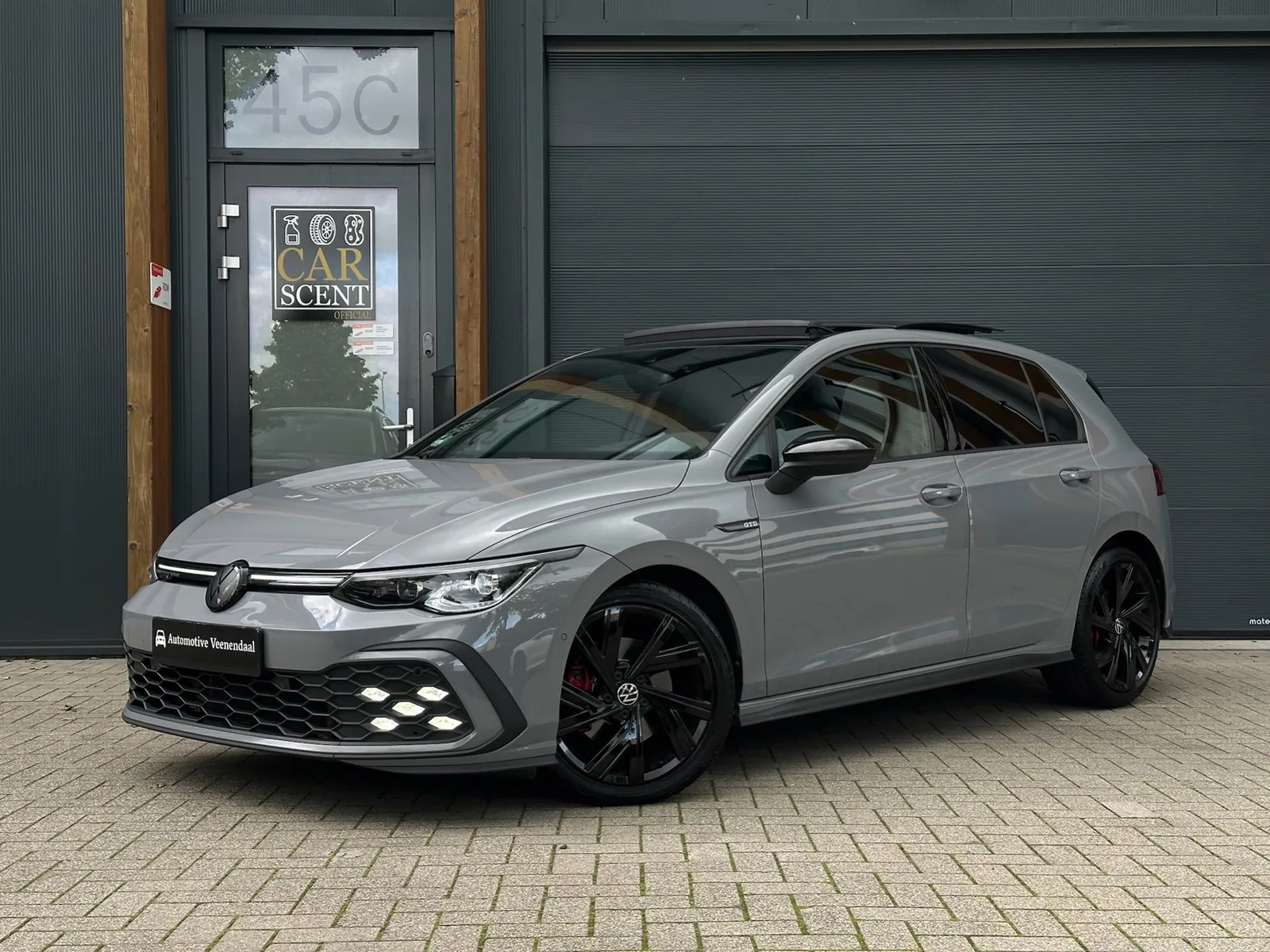 Volkswagen Golf (2023) — foto 1