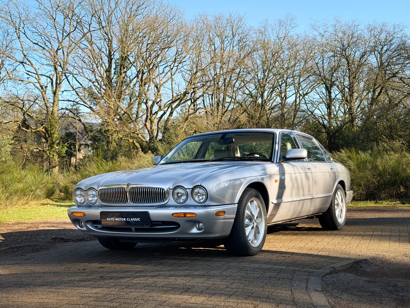 Jaguar XJ (2001) — foto 1