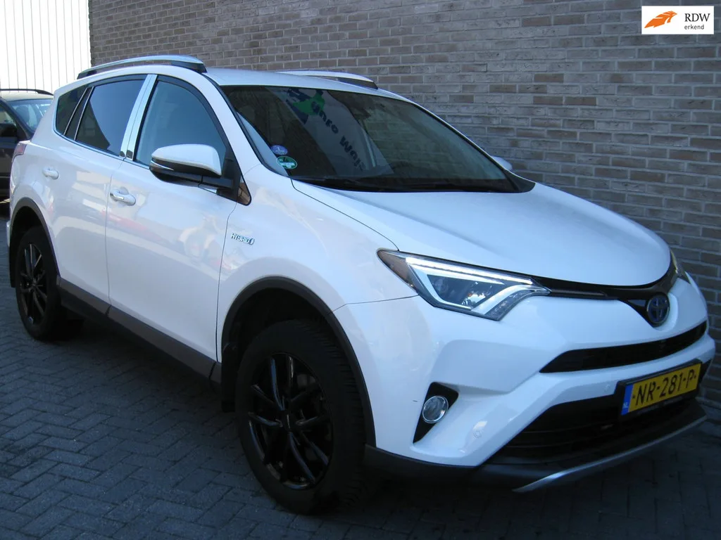 Toyota RAV4 (2016) — foto 1