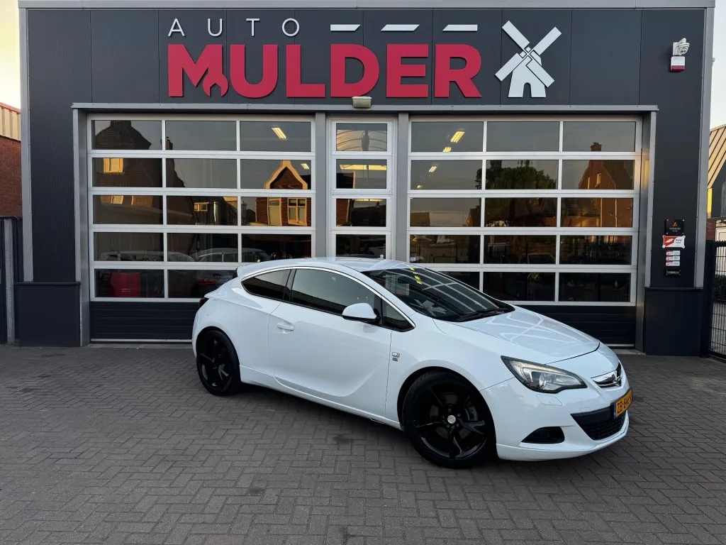 Opel Astra (2013) — foto 1