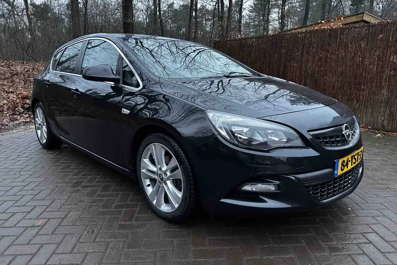 Opel Astra (2012)