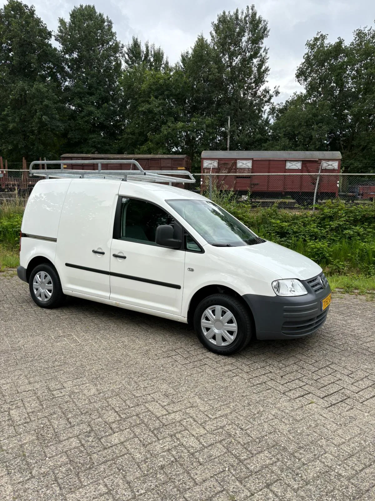 Volkwagen Caddy (2006) — foto 1