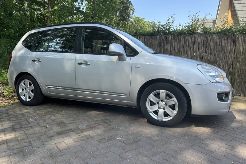 Kia Carens (2008)