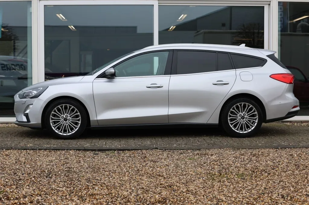 Ford Focus (2019) — foto 1