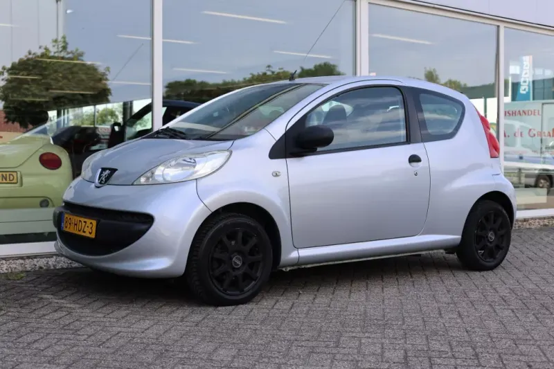 Peugeot 107 (2008)