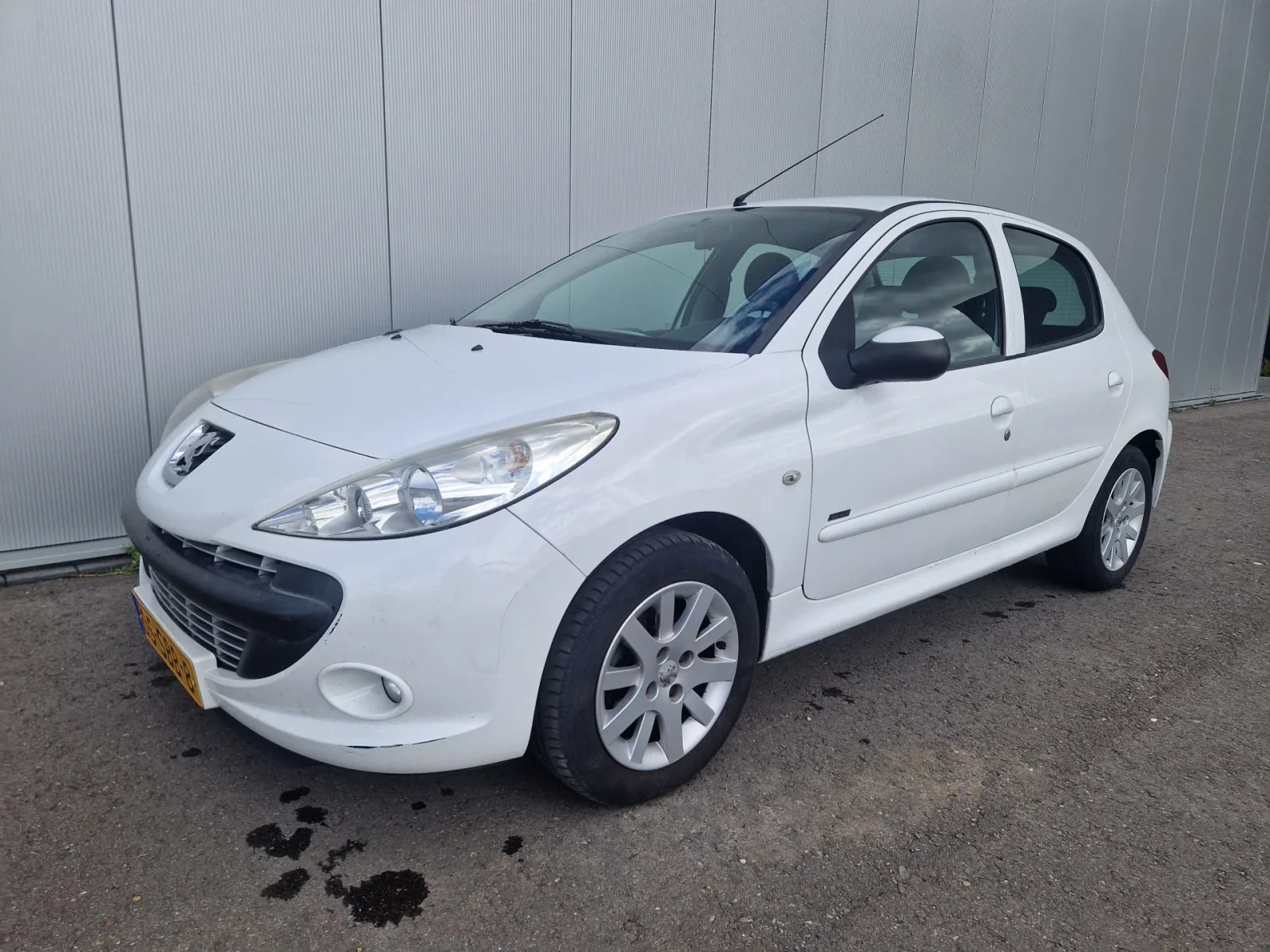 Peugeot 206 (2011) — foto 1