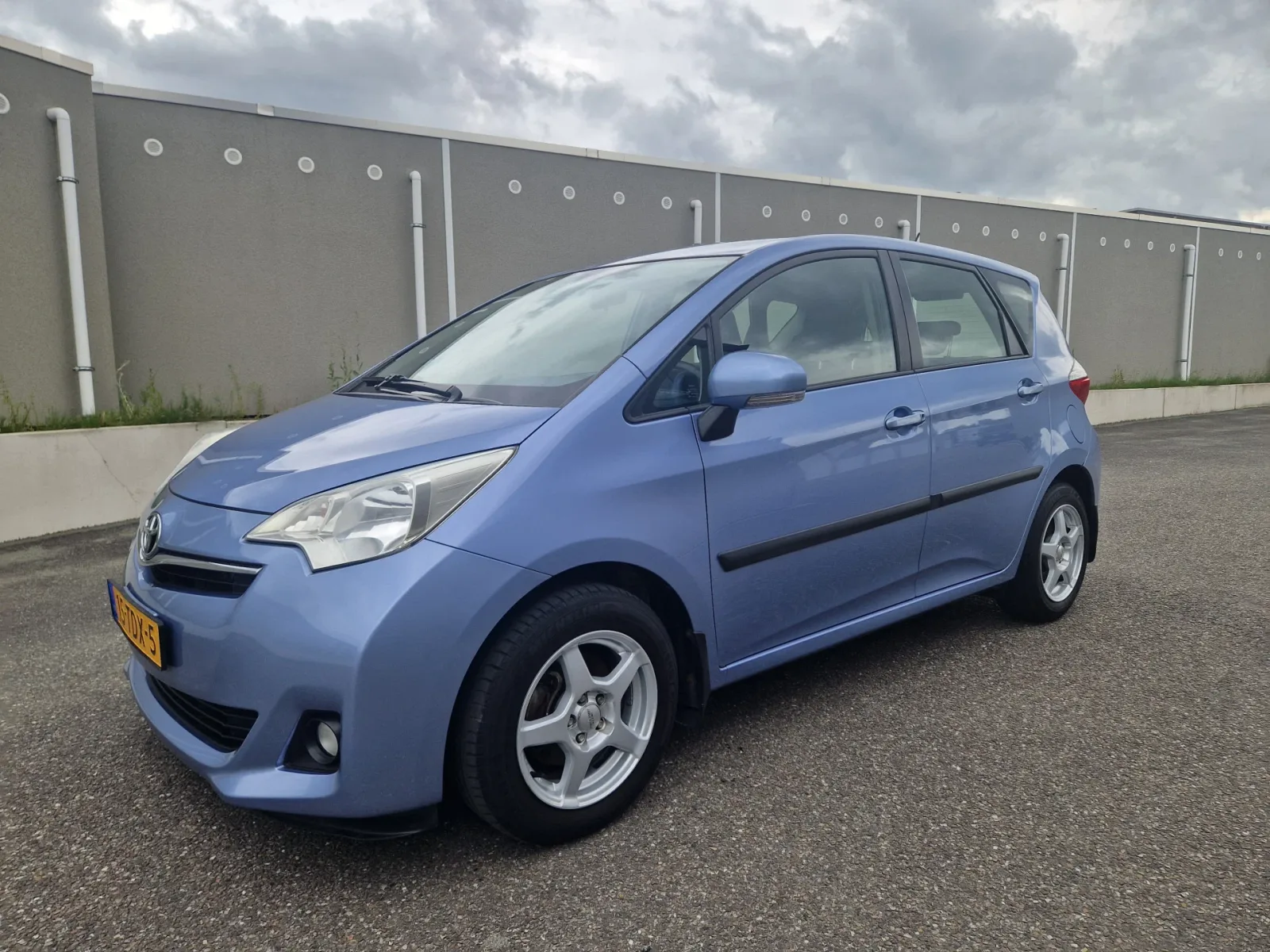 Toyota Verso-S (2012) — foto 1