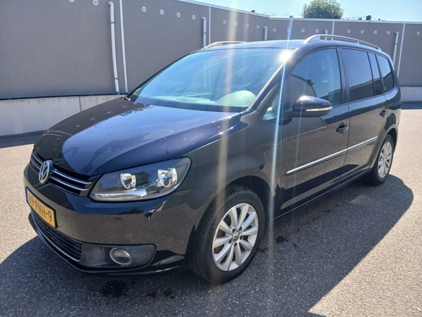 Volkswagen Touran (2011) — foto 1