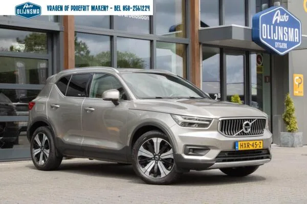 Volvo XC40 (2025) — foto 1