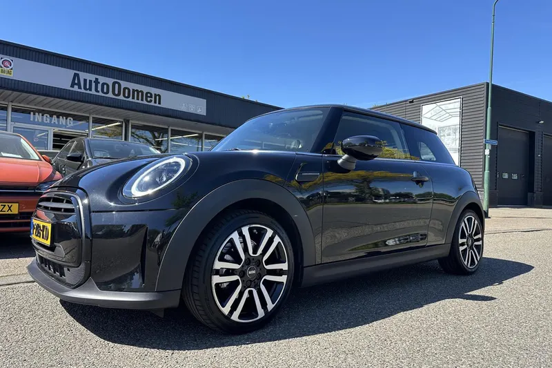 MINI One (2022)