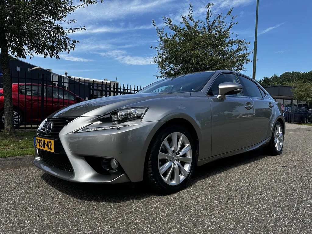Lexus IS (2014) — foto 1