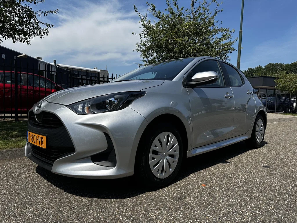 Toyota Yaris (2023) — foto 1