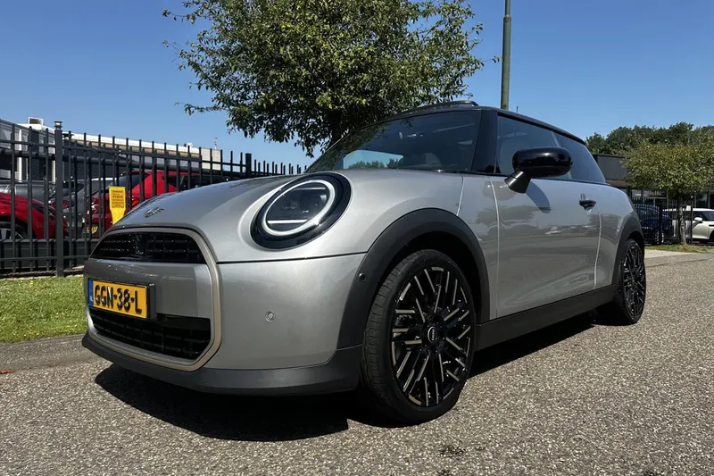MINI Cooper (2024)