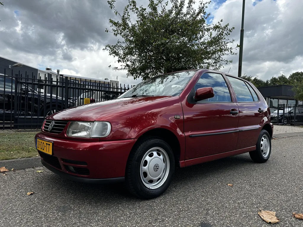 Volkswagen Polo (1999) — foto 1