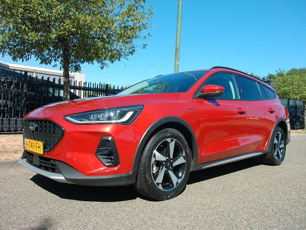 Ford Focus (2022) — foto 1