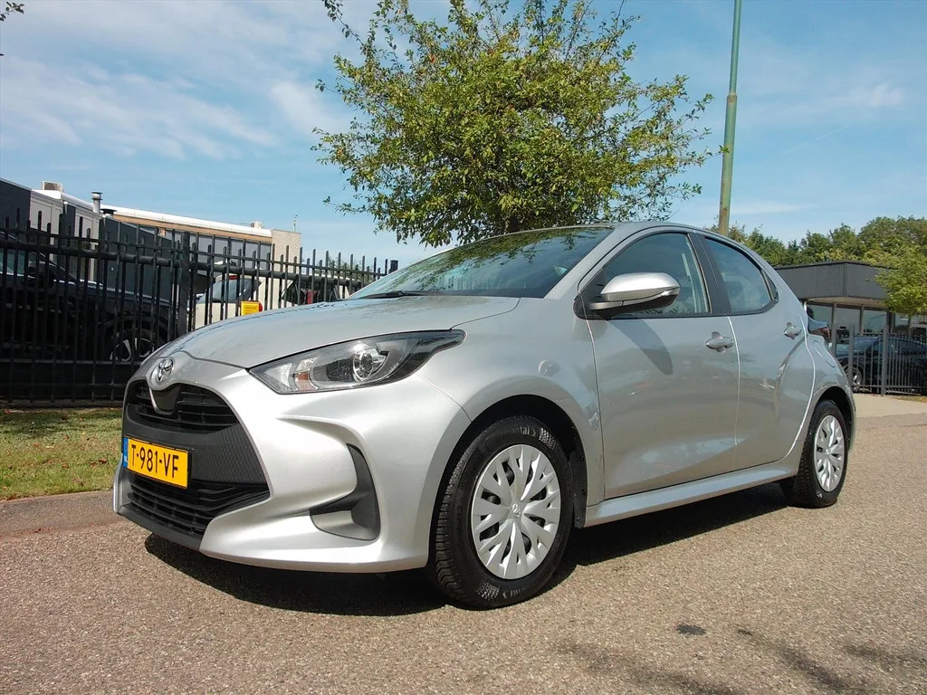 Toyota Yaris (2023) — foto 1
