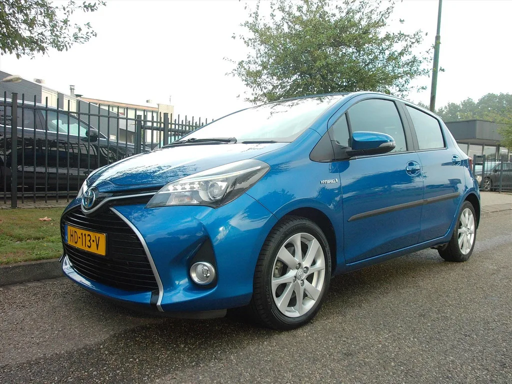 Toyota Yaris (2015) — foto 1