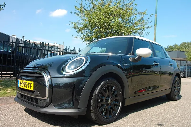 MINI Cooper (2023)