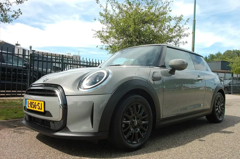 MINI One (2021)