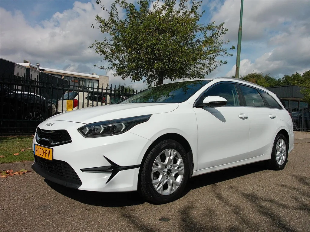 Kia Ceed (2022) — foto 1