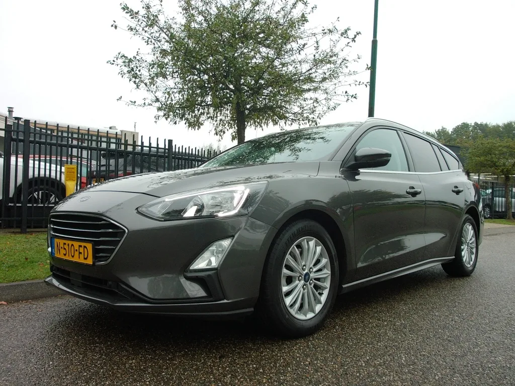 Ford Focus (2021) — foto 1