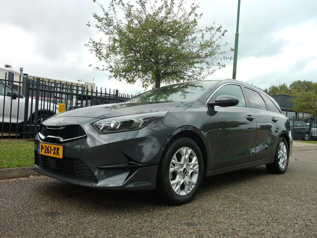 Kia Ceed (2022) — foto 1
