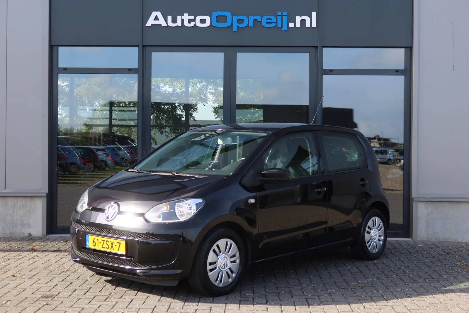 Volkswagen Up! (2013) — foto 1