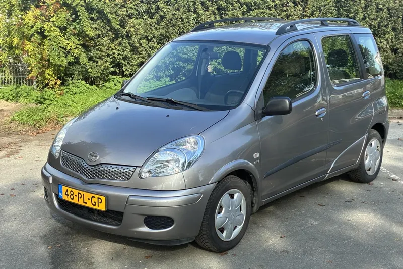 Toyota Yaris Verso (2004)