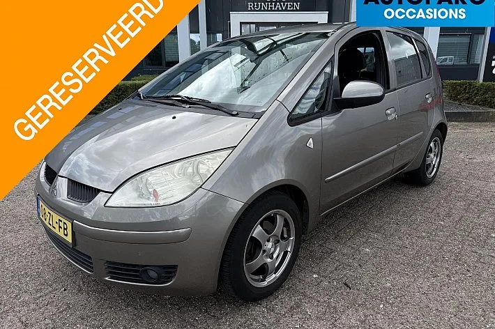 Mitsubishi Colt (2008) — foto 1