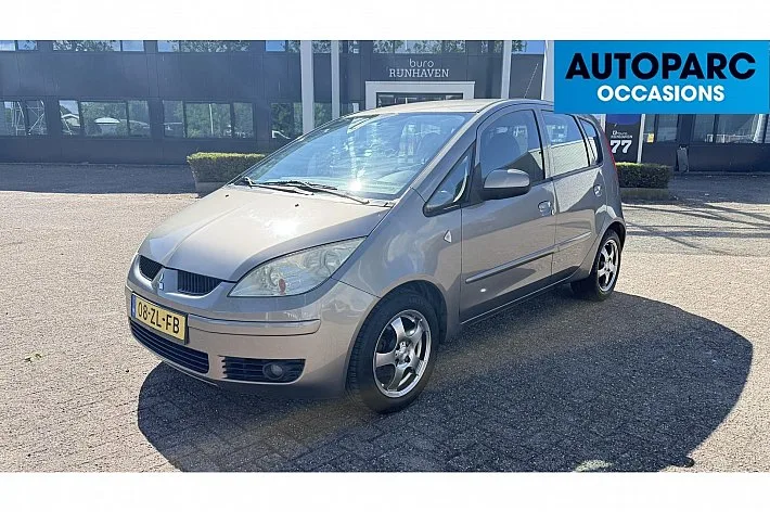 Mitsubishi Colt (2008) — foto 1