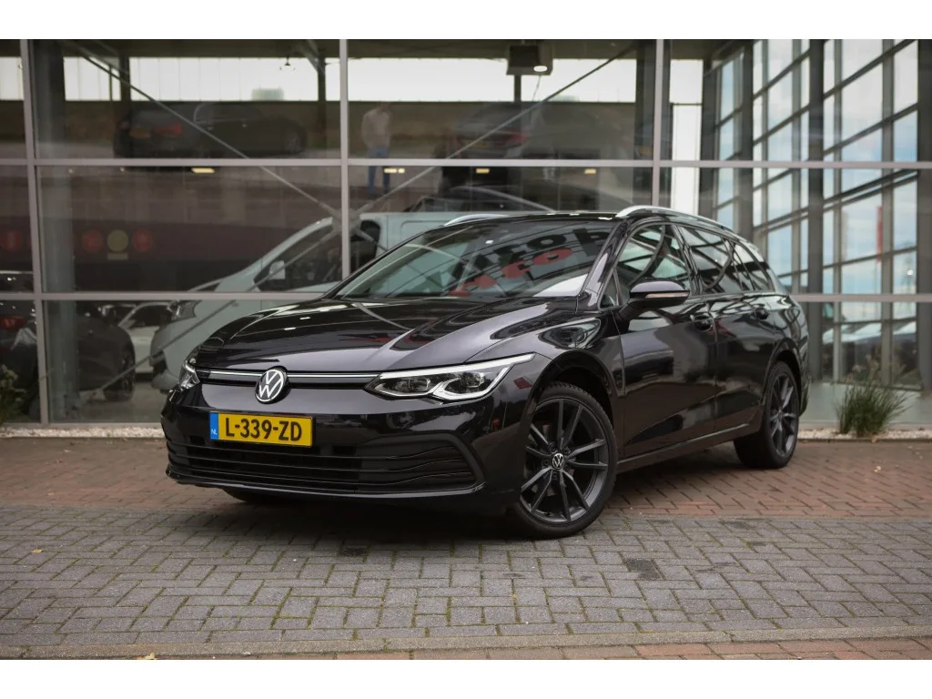 Volkswagen Golf (2021) — foto 1