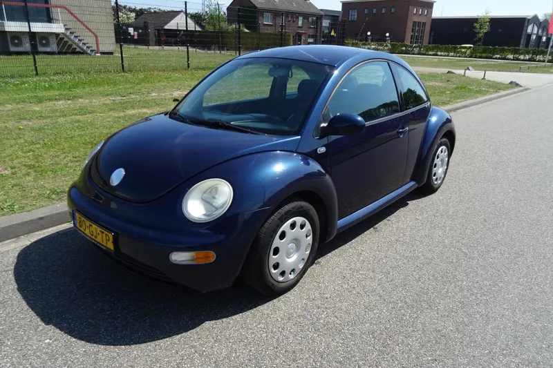 Volkswagen New Beetle (2001)