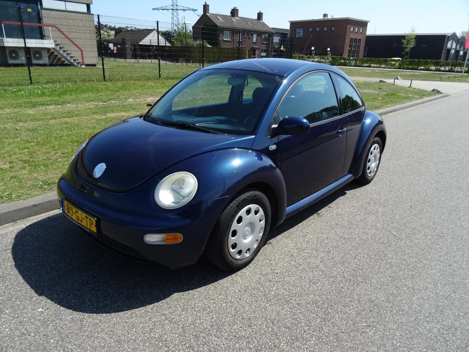 Volkswagen New Beetle (2001) — foto 1