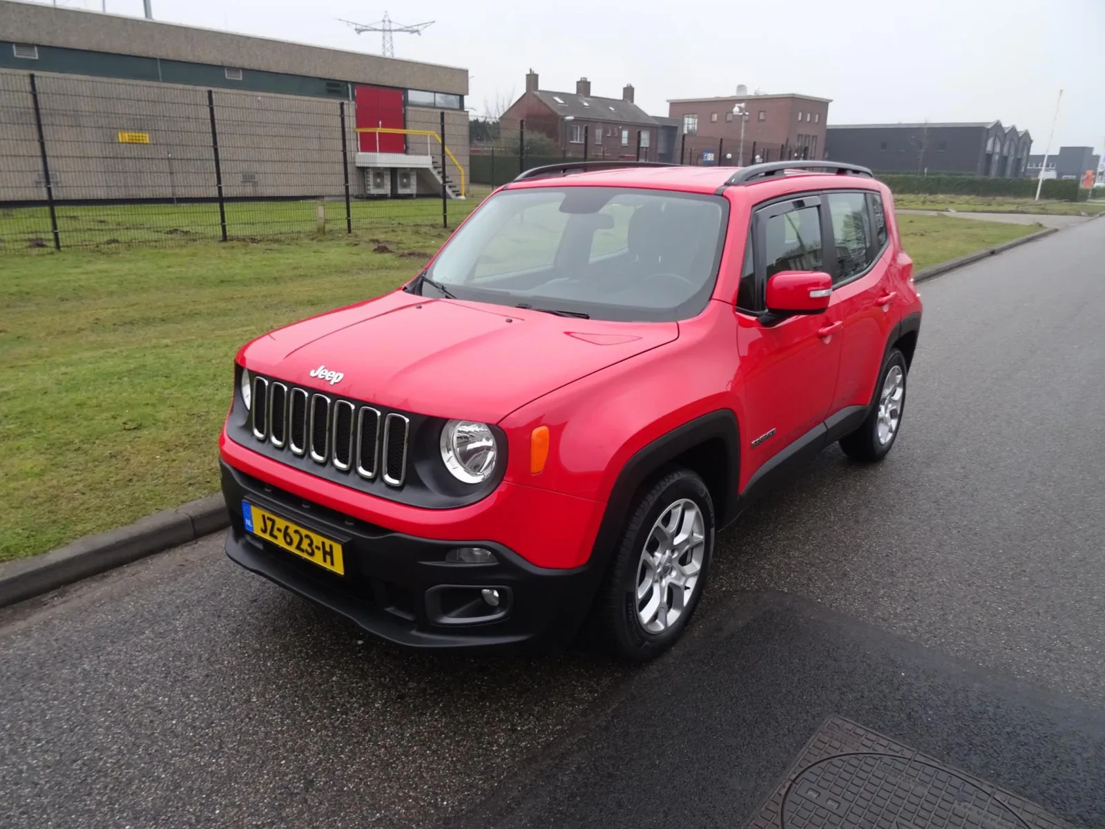 Jeep Renegade (2016) — foto 1