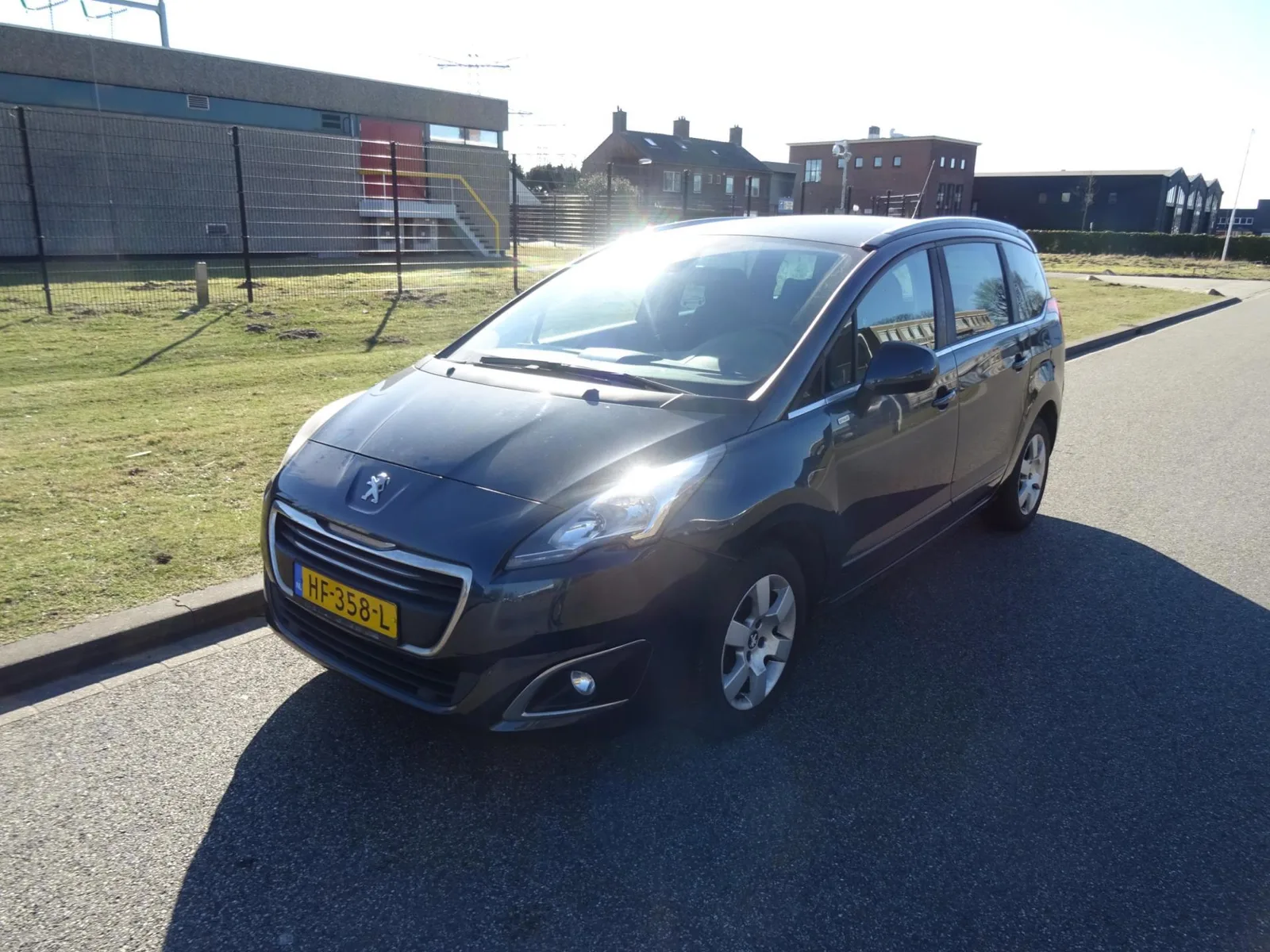Peugeot 5008 (2015) — foto 1