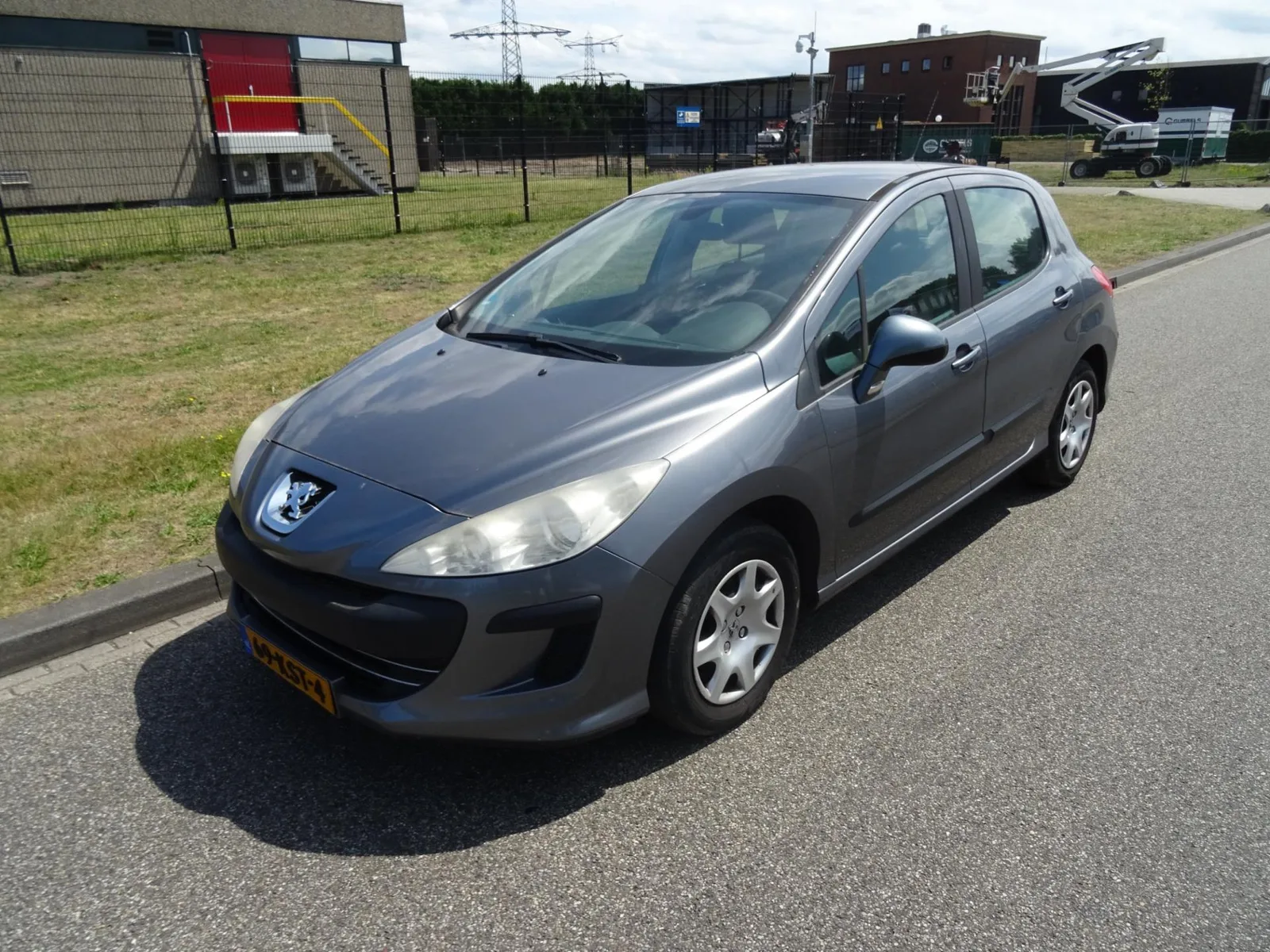 Peugeot 308 (2010) — foto 1