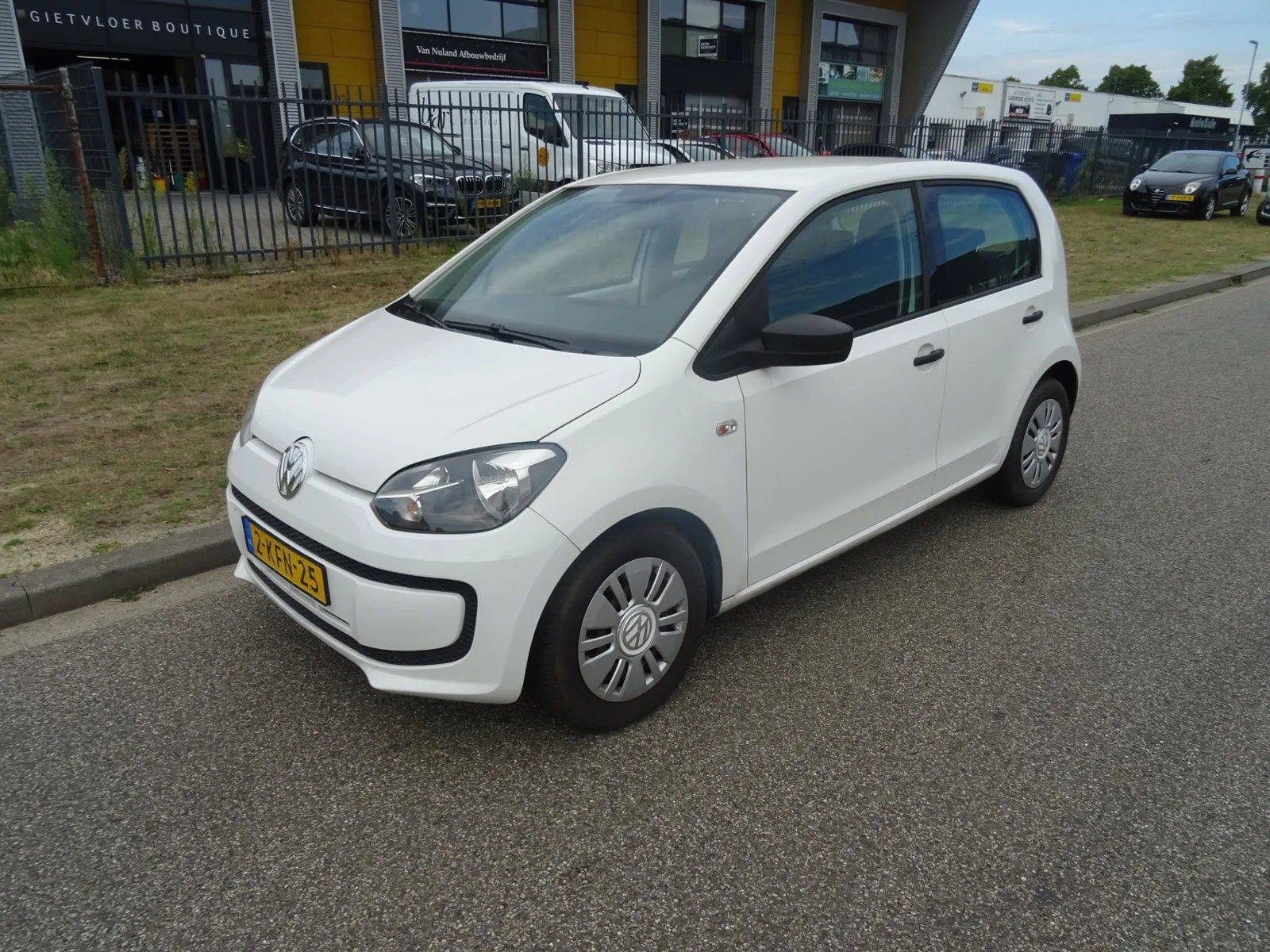 Volkswagen Up! (2013) — foto 1